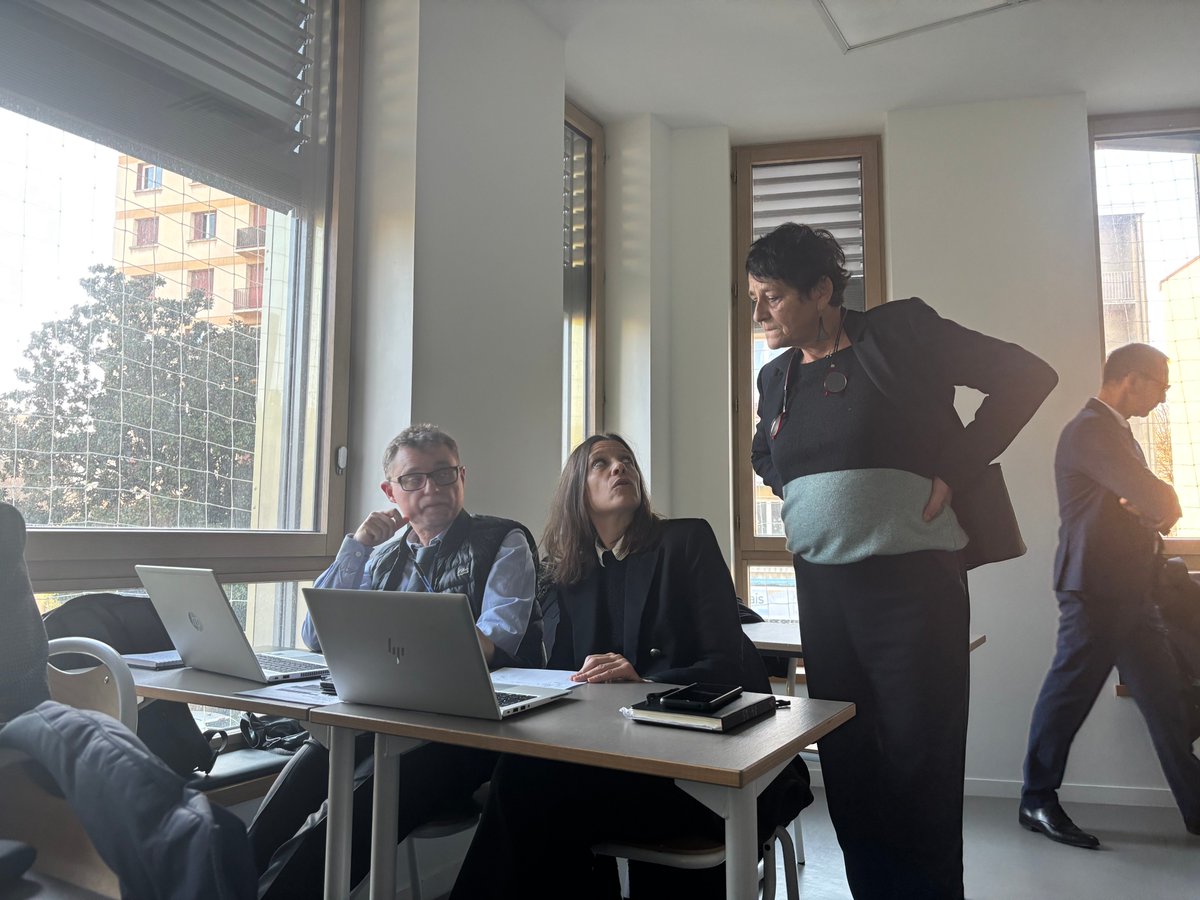 acgrenoble's tweet photo. 📢Retour sur la journée de #formation des coordonnateurs #évaluation #EPLE, en présence de la rectrice @HeleneInsel et du président du CEE @DanielAuverlot
✔️Matinée : bilans, posture, indicateurs, consensus pédagogique
✔️Après-midi : ateliers sur analyse, observation et rédaction https://t.co/HLt8vXIkHf