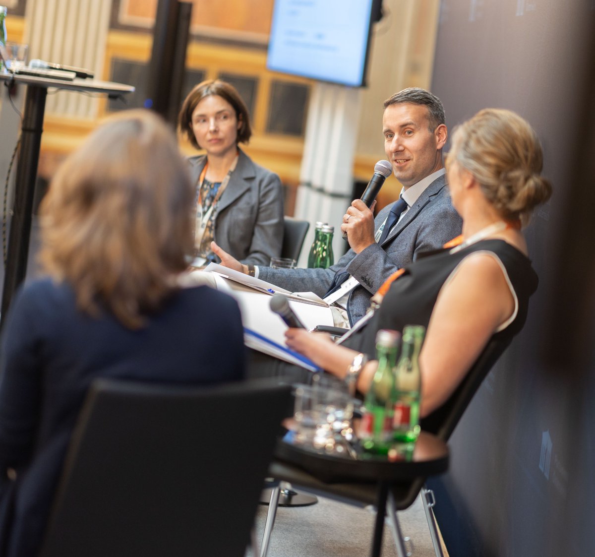 Submit your contribution now! 🖊️  The highlight of the Day of #ParliamentaryResearch are always the Panel &amp; Poster Sessions, where researchers from various disciplines present their work. You are curious and want to take part in 2025? Click here to apply: parl.at/dCz-