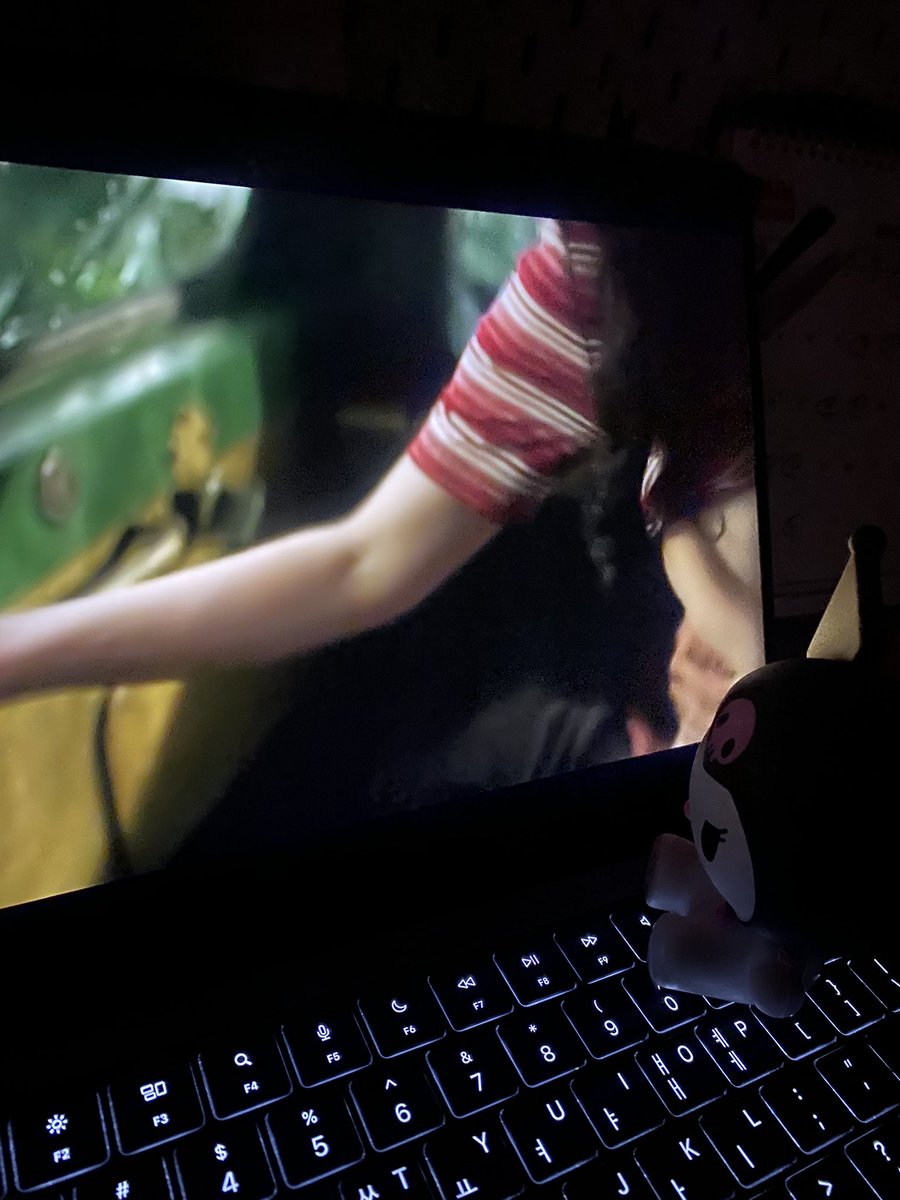 bugym13's tweet photo. 감흥이 없어서 인간중독 최애 신이나 보자
01:06:15초 부터 ㅎㅎㅎ
바짝 다가가 ~~ 서 보기 앗 불 끄고 봐야지 https://t.co/RJsICHfA6d