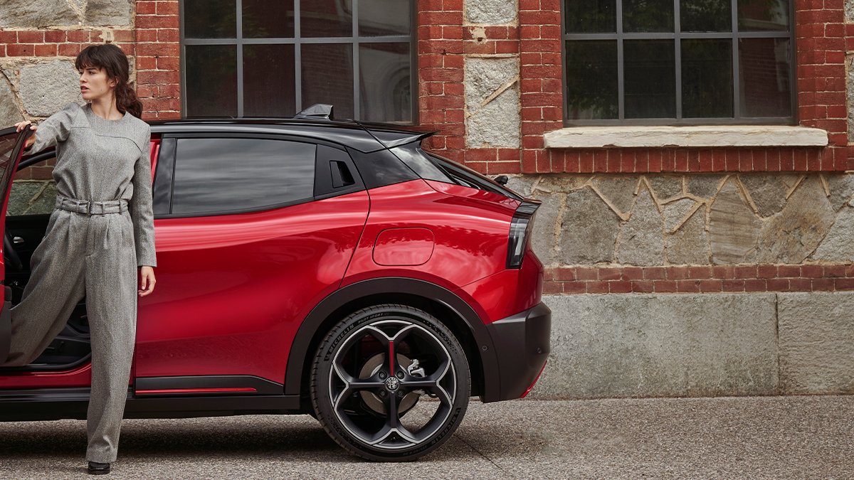 AlfaRomeoUK's tweet photo. The Alfa Romeo Junior takes you from introspection to inspiration, ready to experience life with pure Alfa Romeo style.

https://t.co/31pgW8yIDB

#AlfaRomeo #AlfaRomeoJunior #IAMJUNIOR https://t.co/oegOKgBupB