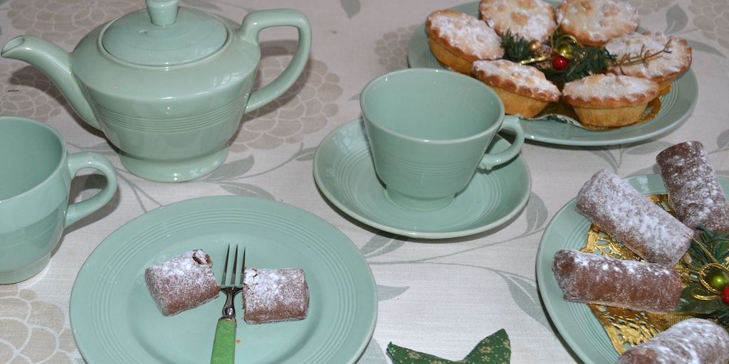 VintageKitchen_'s tweet photo. Lots of guests for #Christmas ? Stock up on pretty green tableware with our #vintage Woods Ware Beryl. https://t.co/Nqgx2glOsN 

#christmastableware #vintagehome #christmasguests https://t.co/8IR0Altxec