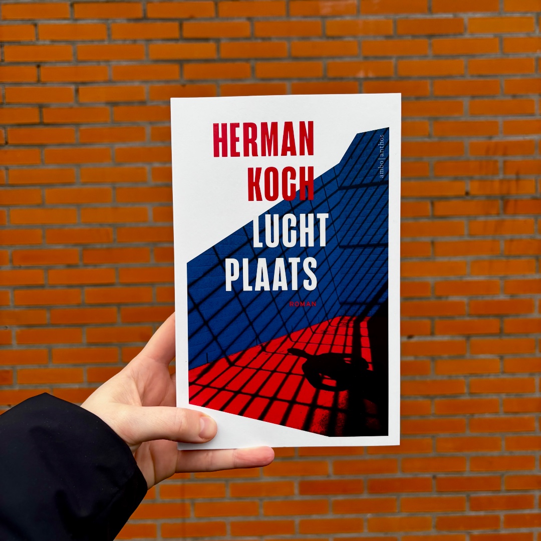 NIEUW!: Luchtplaats van Herman Koch: Een ingenieus verweven verhaal, verteld vanuit drie perspectieven, vol spanning, familiebanden, ambitie, manipulatie en verraad.✨📚
