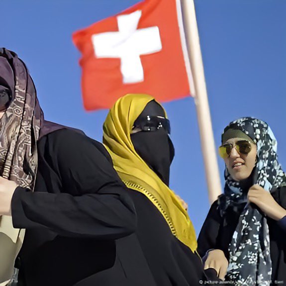 🚨| En Suiza, la PROHIBICIÓN del burka y prendas que cubran el rostro, entrará en vigor el 1 de enero en todo el país. Las multas por la violación de esta prohibición pueden ser de hasta 1.000 francos suizos.🇨🇭 ¿Apoyas esta medida?