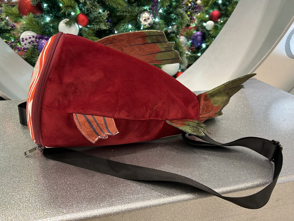 SewingStuffs's tweet photo. ���🐠🐟. 
Fish SnackPack backpack time 

I can’t wait until January when we start the KS, I hope this is like the zebra bags where I start seeing them pop up on fursuits at my local cons 👀👀

#FurryFandom https://t.co/urSUZYevmx