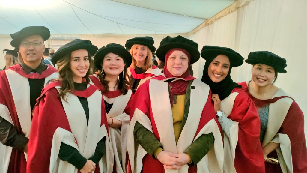 aniqaleena's tweet photo. Last week we became the @UniRdg_IoE's newest Doctors....  Photo 1 taken moments before heading to the Great Hall and photo 2 post-ceremony with my wonderful supervisors @naomiflynn61 and @SuzanneJaneGrah! #graduation 
@UniRdg_PhD @UniofReading https://t.co/P3gESkLpR5
