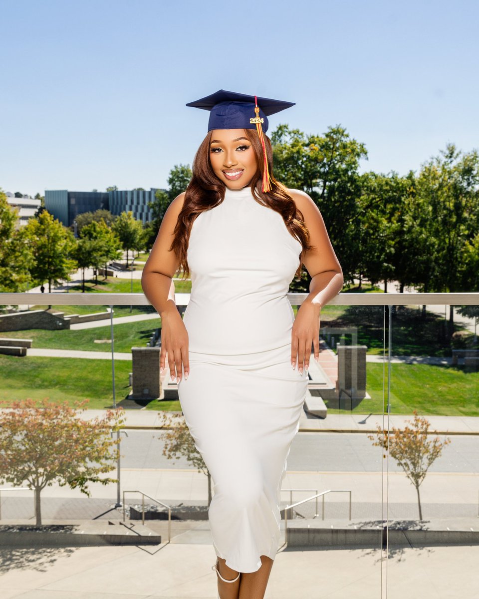 jasmn0's tweet photo. ๐ I DID IT! After years of hard work, late nights, and countless prayers, Iโm officially an alumna of North Carolina A&T State University ๐๐๐. This is just the beginningโstay tuned! โจ #NCATGrad #AggiePride #ClassOf2024 https://t.co/ScRsH8LD3T