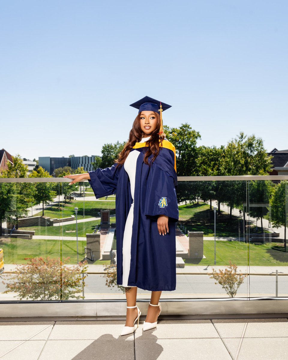jasmn0's tweet photo. ๐ I DID IT! After years of hard work, late nights, and countless prayers, Iโm officially an alumna of North Carolina A&T State University ๐๐๐. This is just the beginningโstay tuned! โจ #NCATGrad #AggiePride #ClassOf2024 https://t.co/ScRsH8LD3T