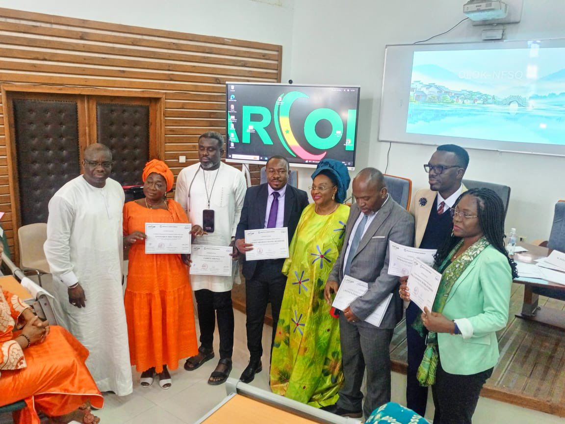 ArmpGabon's tweet photo. Cette formation avait entre autre pour objectifs, d’une part, de sensibiliser et  renforcer les compétences des acteurs  sur les pratiques d’achats publics responsables et, d’autre part, de rappeler l’importance pour les pays de procéder aux achats durables. #ARMP #Gabon https://t.co/B6N7iGloq0