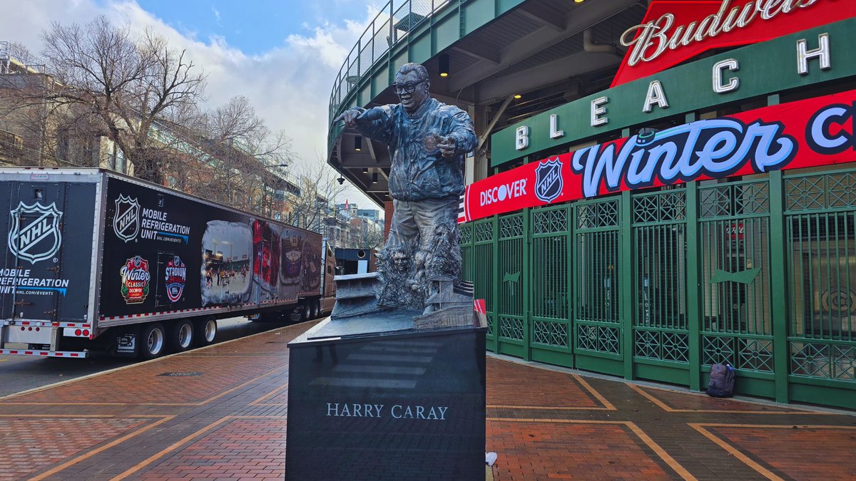 BaAMProductions's tweet image. Holy Cow! More Classic moments are just 2 weeks away! ❄️🏒  #NHLWinterClassic #WrigleyField #ChicagoBlackhawks #StLouisBlues