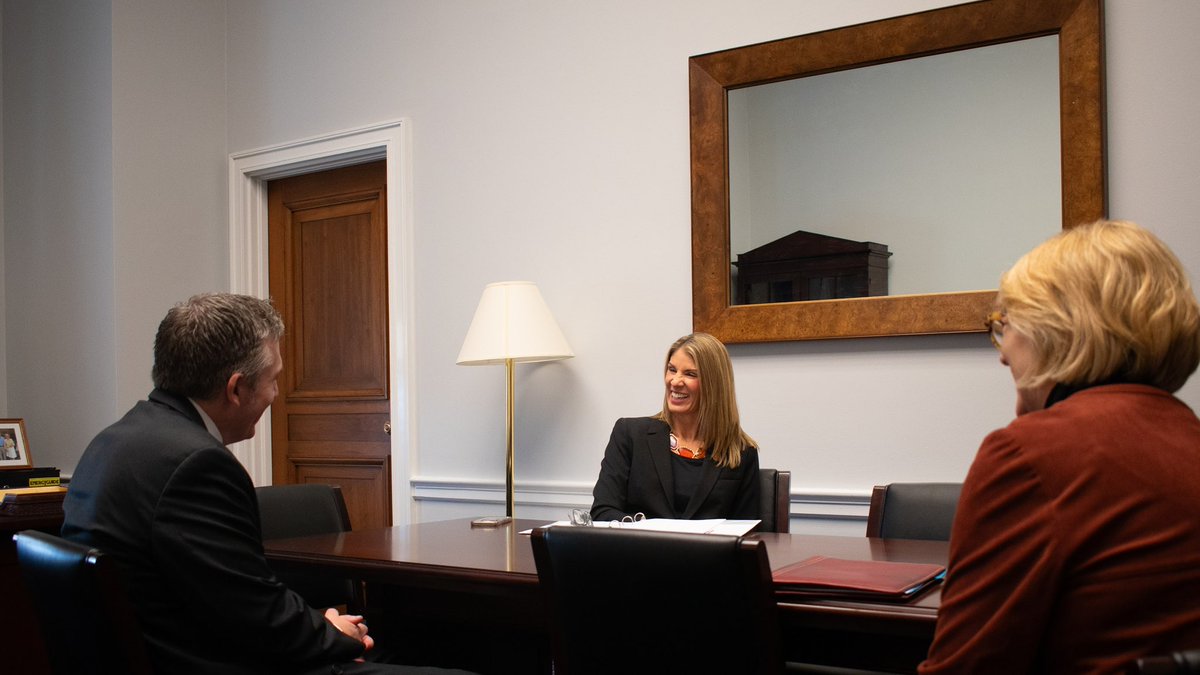 Lori Trahan tweet media