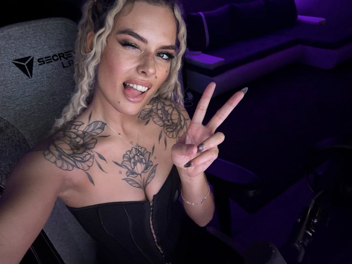 AbiCoops tweet media