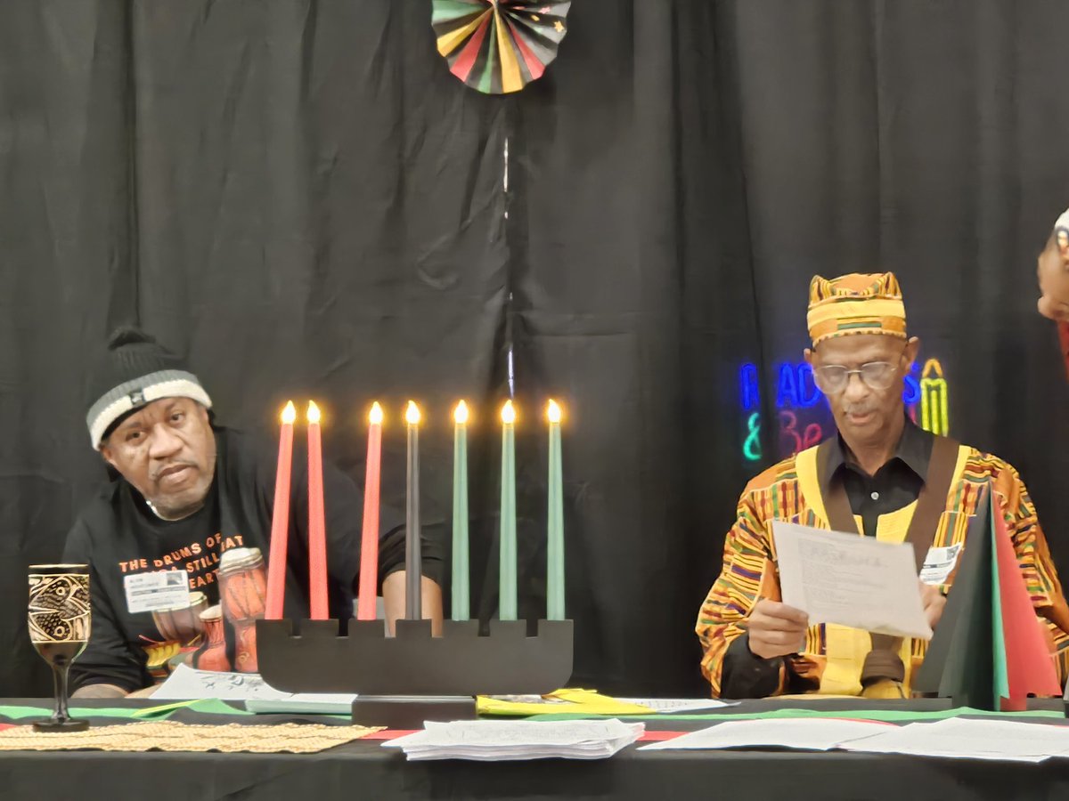 FCulverson's tweet photo. Great things are happening @ELHS_HCS.   Today, our multicultural club shared information about Kwanza.  Celebrating diversity @KindraTukes @RWilliams_EDS @MrArnoldtheGol1 https://t.co/bvup3INcRy