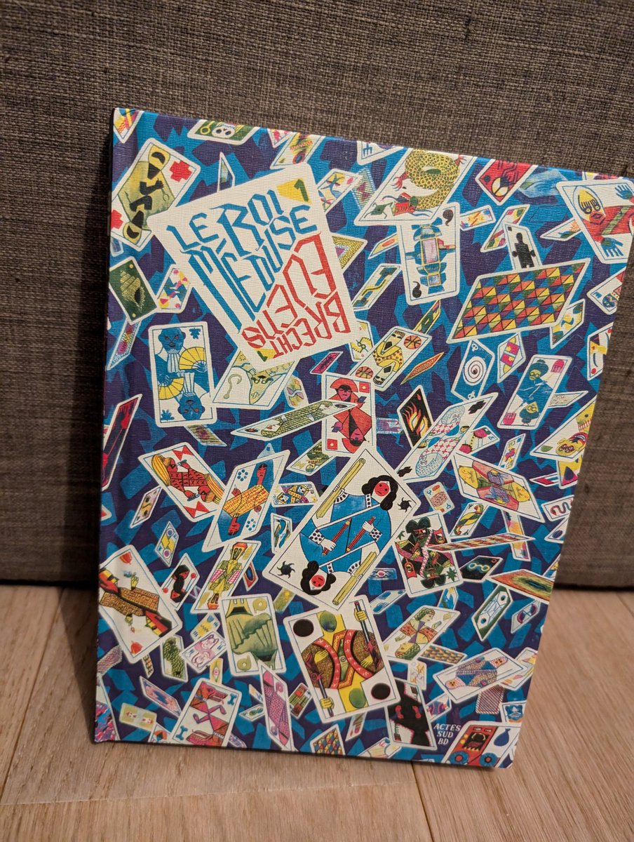 Pfiouuu que c'est beau, mais alors j'ai globalement pas tout pané et je dois avouer que je me suis globalement bien emmerdé...

Le tome 2 ? Je vais plutôt m'abstenir...