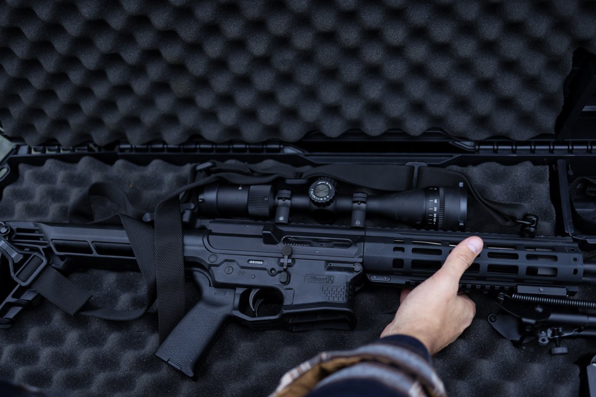 SilvershadowAdv's tweet image. Nothing beats opening up Christmas gifts except maybe opening up a DBR snake gun case. Ahh the joy of the double barrel ringing the steel targets! #silvershadow #dbrsnake #gilboarifle