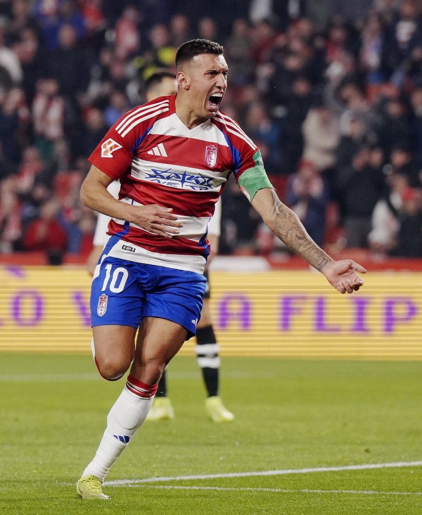 Si Uzuni corre, yo voy detrás.
Si Uzuni salta, yo salto.
Si Uzuni grita, yo grito.
Si Uzuni sonríe, yo sonrío.
Si Uzuni es feliz, yo soy feliz.

TE AMO @UzuniMyrto