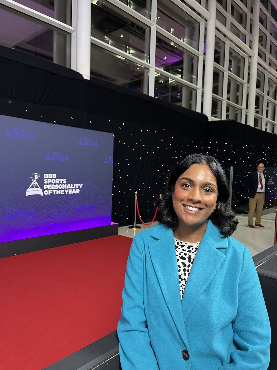 Great to be live on the red carpet ahead of #SPOTY

You can catch my interviews with <a href="/keelyhodgkinson/">KnH</a> <a href="/DameSarahStorey/">Dame Sarah Storey</a> and <a href="/MarkCavendish/">Mark Cavendish</a> on <a href="/BBCNWT/">BBC North West</a>