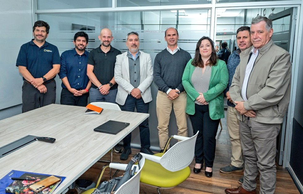 Agroambiente UFRO (@agroambienteu) on Twitter photo Convencidos que las alianzas potencian la formación, el Decano de <a href="/AgroambienteU/">Agroambiente UFRO</a> y Directivos de <a href="/UCDavisChile/">UC Davis Chile</a> firman nuevos acuerdos en el marco de un convenio que compromete acciones focalizadas, intercambio y transferencia de conocimientos en diversas áreas agroalimentarias Convencidos que las alianzas potencian la formación, el Decano de <a href="/AgroambienteU/">Agroambiente UFRO</a> y Directivos de <a href="/UCDavisChile/">UC Davis Chile</a> firman nuevos acuerdos en el marco de un convenio que compromete acciones focalizadas, intercambio y transferencia de conocimientos en diversas áreas agroalimentarias