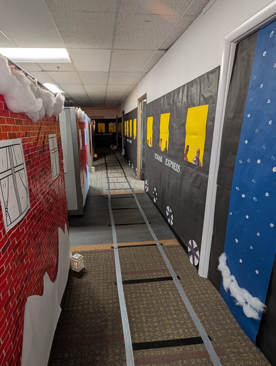 CSS_100's tweet photo. When the whole team comes together with the goal of winning the decorating competition. #operations #facilitiesdesignandconstruction #baltimorecitypublicschools https://t.co/d2kOnsGoqe