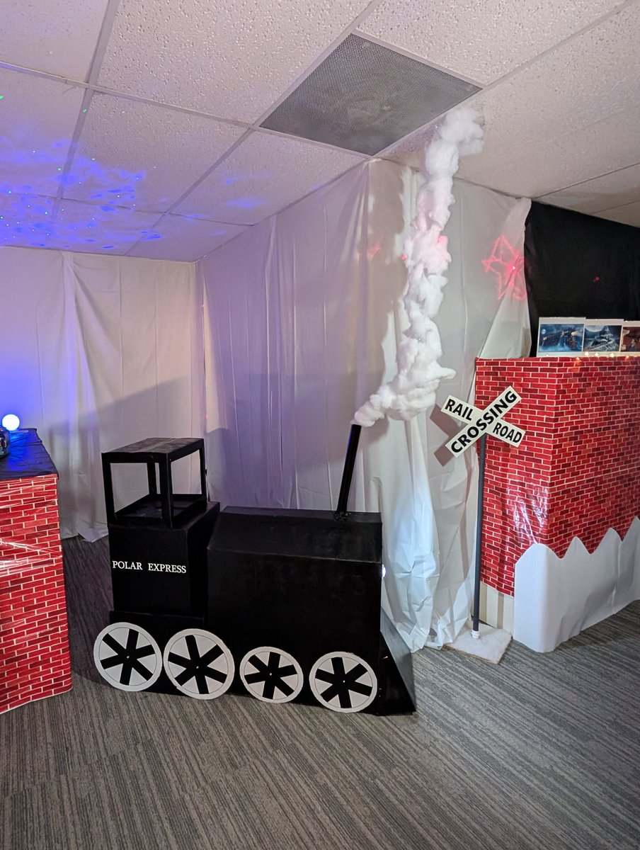CSS_100's tweet photo. When the whole team comes together with the goal of winning the decorating competition. #operations #facilitiesdesignandconstruction #baltimorecitypublicschools https://t.co/d2kOnsGoqe