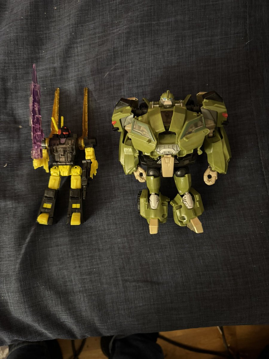 Sales thread 
Galaxy force/Cybertron Soundblaster - $100
Maketoys chaos paladin - $100
SS86 Red Frenzy - $10
First edition prime Bulkhead - $45
Animated Ironfist - $80
Botcon Sky Byte - $100
Legacy Ransack - $35