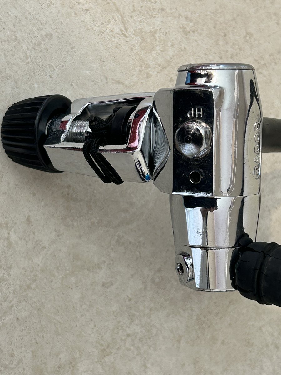 VintageScuba's tweet photo. The Dacor Pacer is a single-hose scuba regulator, introduced in the early 1980s by the renowned company Dacor. Known for its innovative diving equipment since 1953. #scuba #Dacor #vintage https://t.co/TJom6TI0fP