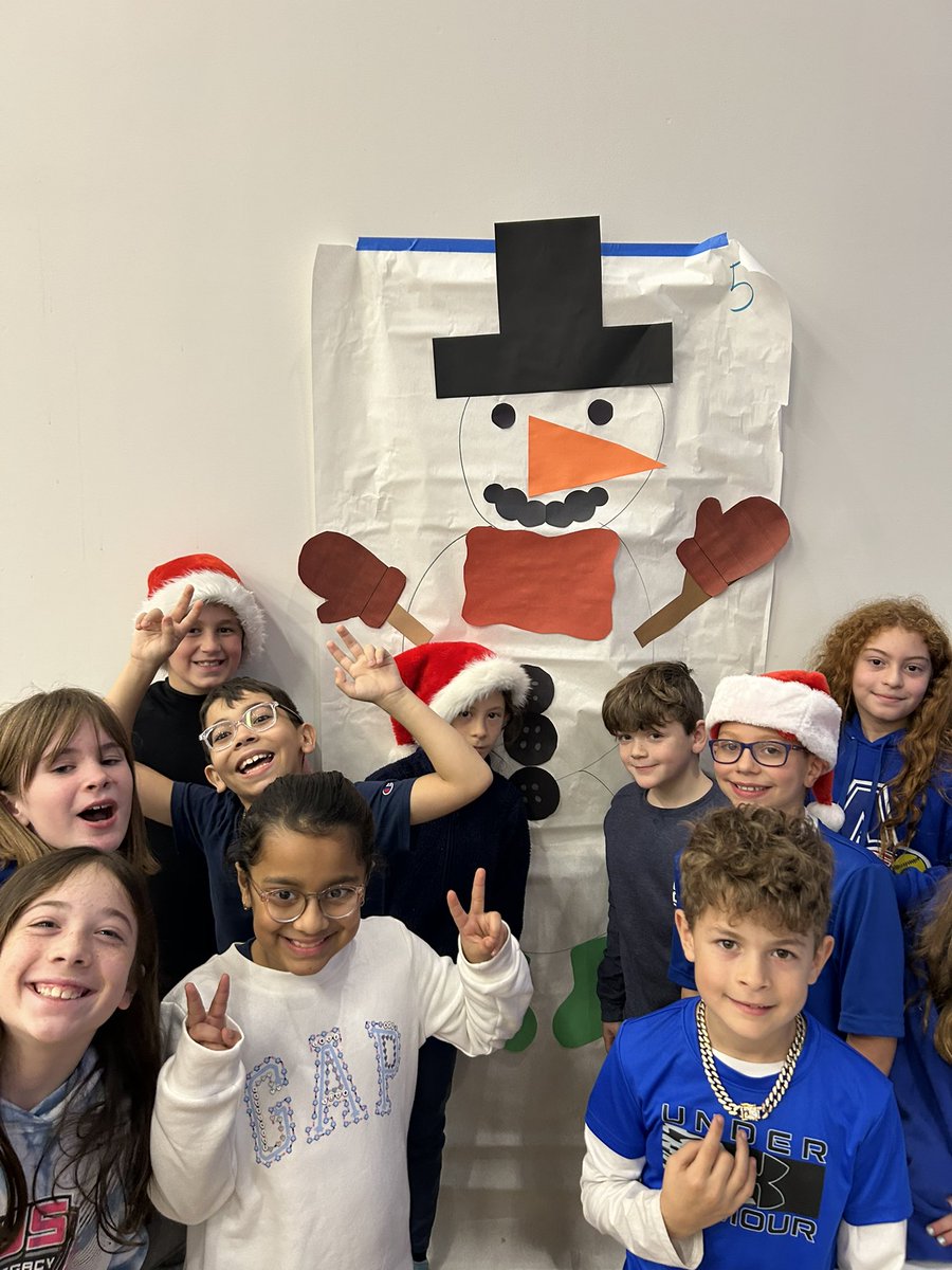 mrs_jordan_4's tweet image. Snowman Construction ⛄️ #fourthgrade #communityactivity