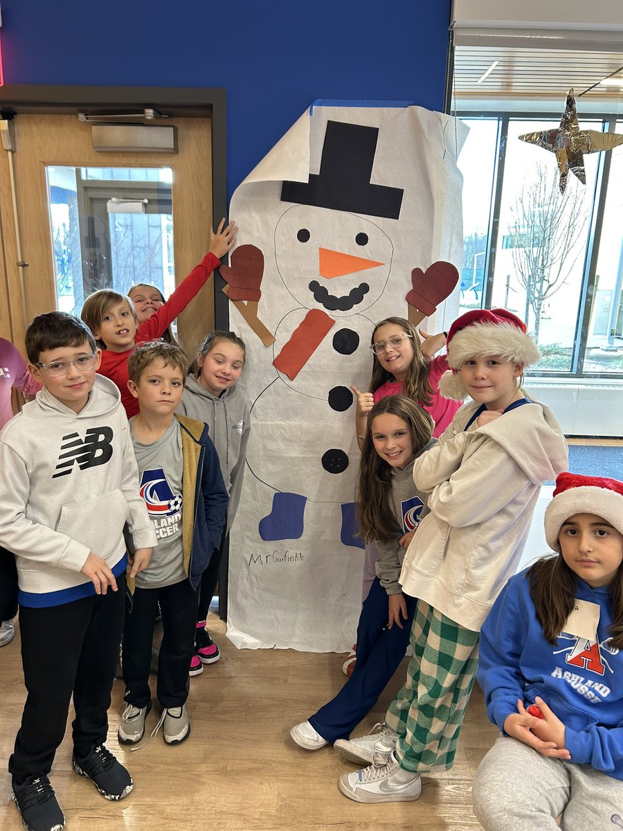 mrs_jordan_4's tweet image. Snowman Construction ⛄️ #fourthgrade #communityactivity