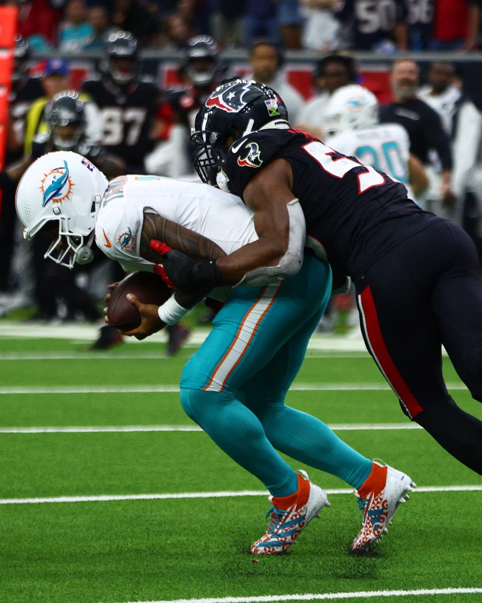 HoustonTexans's tweet photo. Danielle has been HUNTING this season 😤

🔴 12 sacks
🔴 17 TFL
🔴 22 QB Hits (Tied for career high)

#ProBowlVote + @DHunt94_TX https://t.co/bHmPToV4Aa