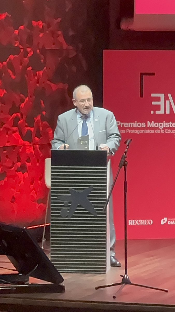 USIE_inspeccion's tweet photo. 🏆Premio a la Trayectoria Profesional🏆
En los Premios Magisterio a los protagonistas de la Educación, Jesús Marrodán, presidente de USIE, recibe un merecido reconocimiento por su compromiso y dedicación con la inspección educativa.
¡ENHORABUENA!👏👏👏
@jmarrodan @Magisnet 
#USIE https://t.co/81dcX6nHQs