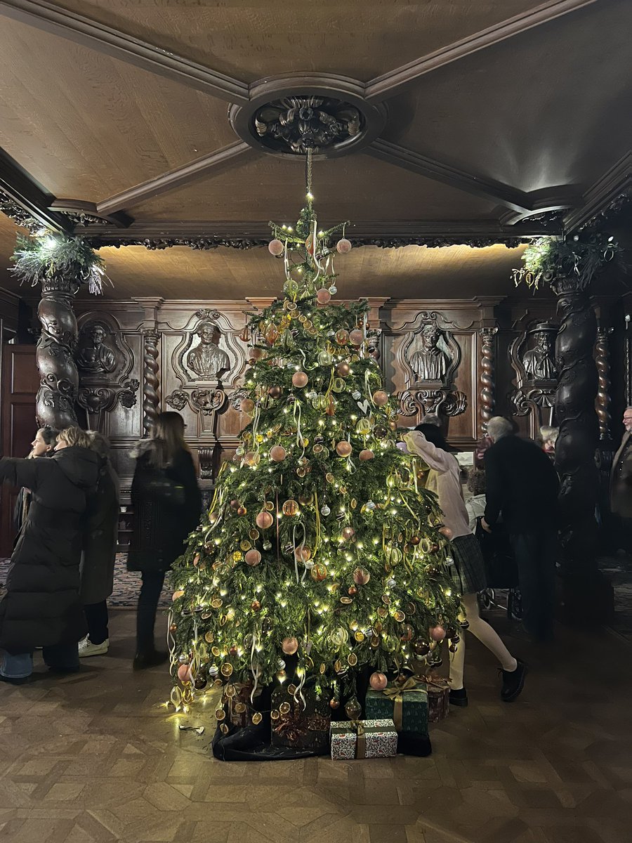 Amanda Phillipson (@amandajp17) on Twitter photo We had a fabulous afternoon at <a href="/ChatsworthHouse/">Chatsworth</a> exploring their Christmas decorations. Really magical and beautiful. We had a fabulous afternoon at <a href="/ChatsworthHouse/">Chatsworth</a> exploring their Christmas decorations. Really magical and beautiful.