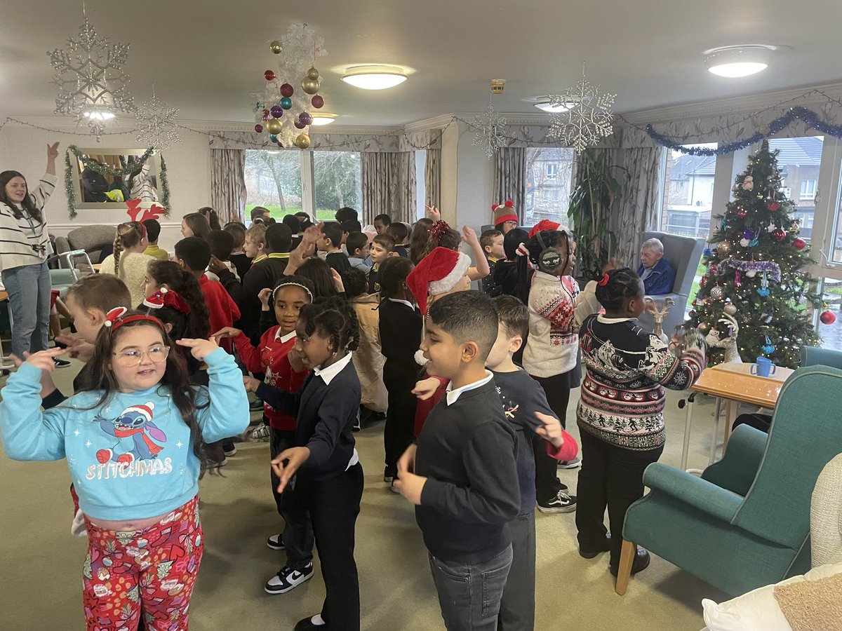 Spreading Christmas joy today at the Stobhill Care Home, with some tuneful singing from our P4/3 and P4 learners. The children even signed the words to the songs to make sure all residents were included in the singalong 🥰 🎵 🎄 #kindness
