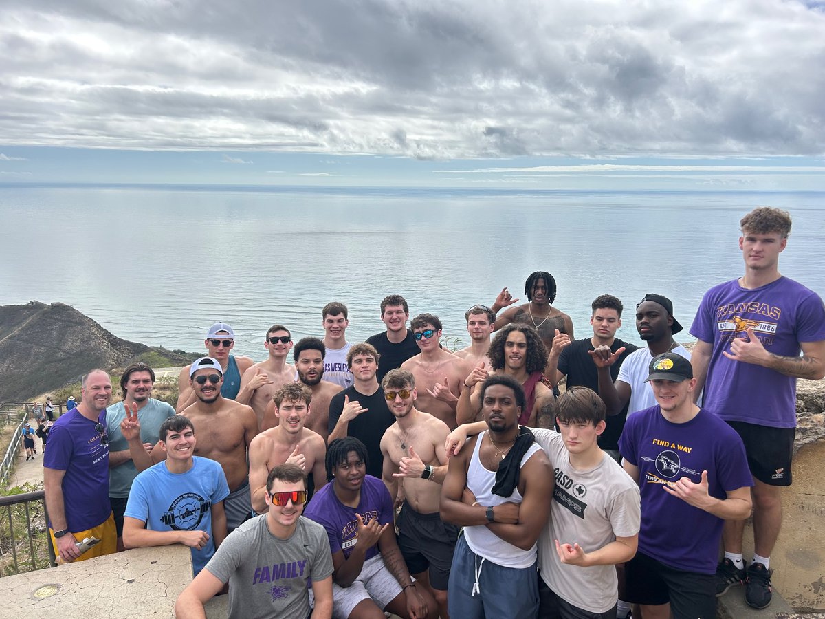 Coyotes x Diamond Head Monument ⛰️ 

🐺🤘🏽🤙🏽

#RollYotes #NAIAHoops