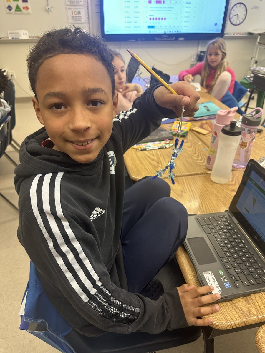 STEMbieda's tweet image. Snowflakes ❄️ and symmetry! 4th graders explored the beauty of nature and math today, creating snowflake designs while connecting to geometric concepts like symmetry, angles, and patterns. Math meets art in winter wonderland learning! #GeometryInNature #STEAM @alexiamariae…