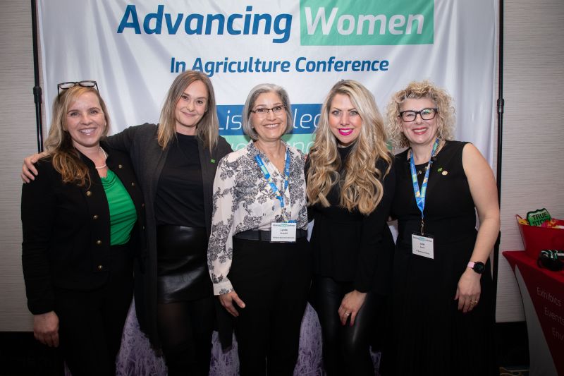 Looking for the perfect gift this holiday season? 🎁 Join us at #AWCWEST2025 to connect with passionate women in agriculture &amp; food from Canada &amp; the US. Build relationships, learn new skills, &amp; get inspired! Register now: advancingwomenconference.ca/2025west/regis… Shopping Done🤗