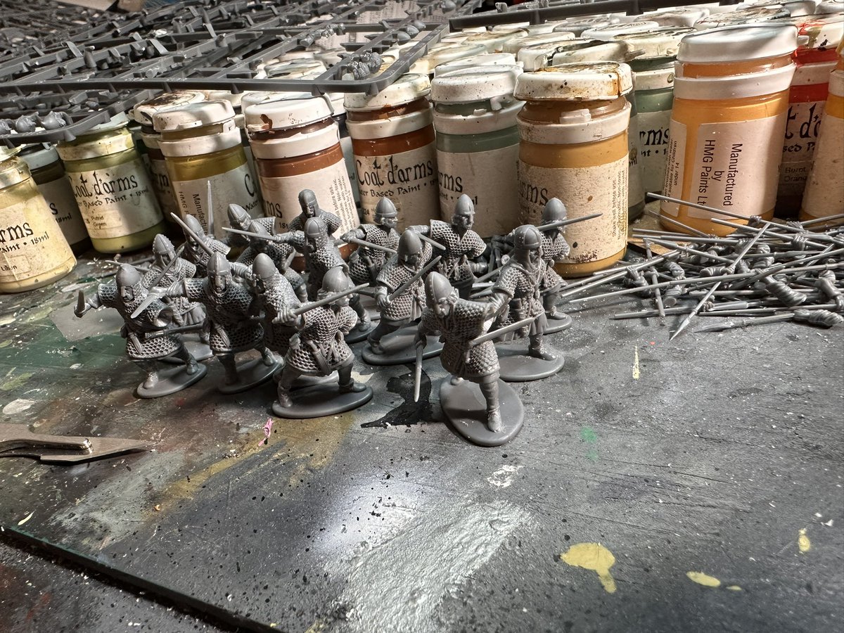 Right, sword bearers sword scabbards cut down and glued so the sword isn’t in the scabbard and seaxes attached where absent to the fyrd types. How often do you think about Alfred the Great? 
#28mm #wargames #wargaming #victrix #games #gaming #painting #figures