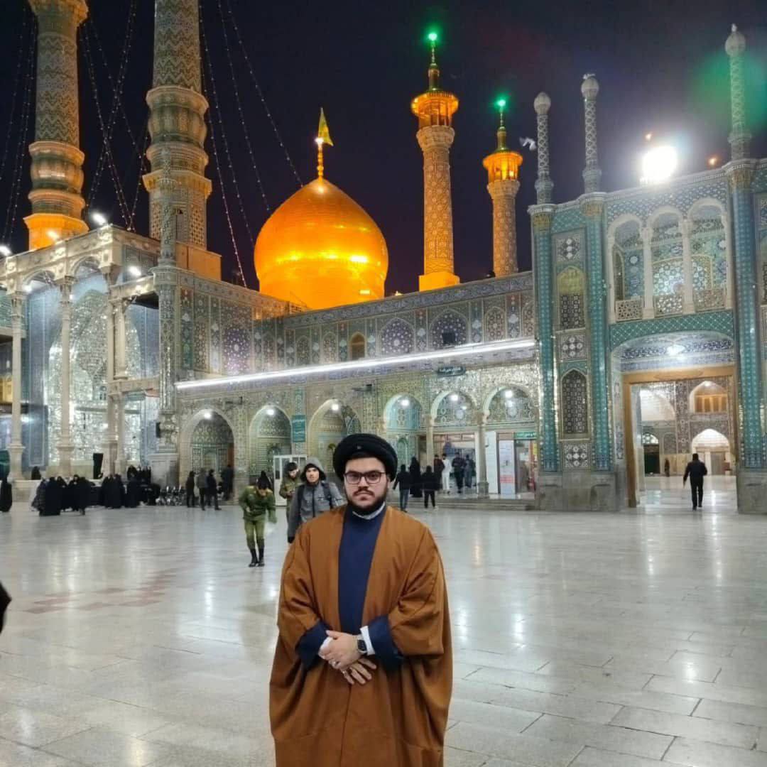 بوجهك سرُّ نورِ المؤتمنْ
وحُسْنٌ من حسينٍ والحسنْ

ابن #السيد_الاقدس