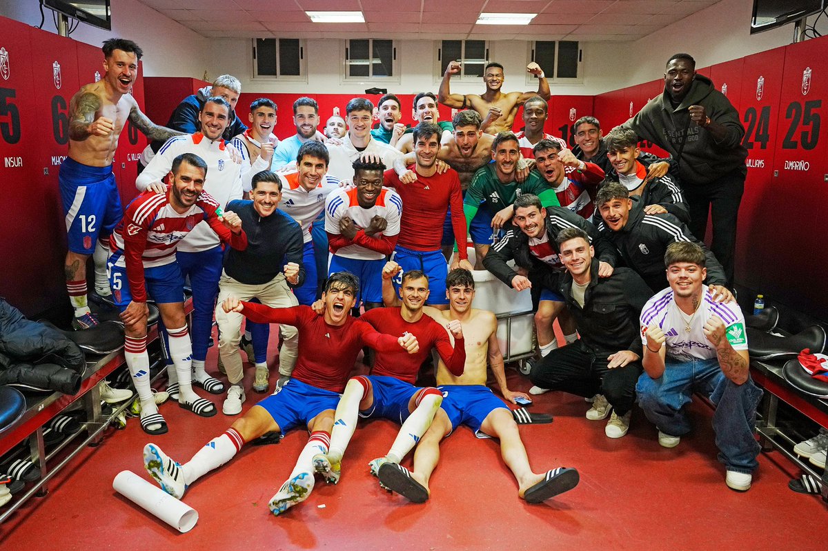 ❤️ 𝐅𝐀𝐌𝐈𝐋𝐈𝐀 🤍

(No busquéis a Myrto, sigue marcando goles 🤣)