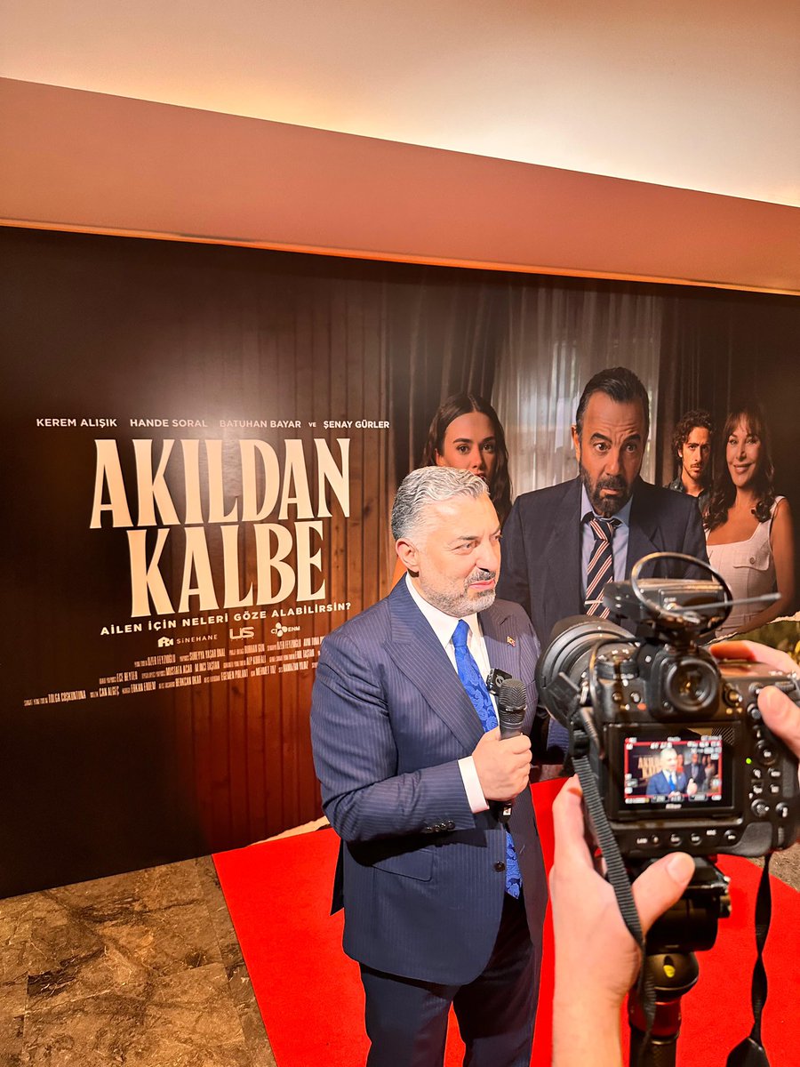 Yapımcılığını <a href="/sryonal/">Süreyya Yaşar Önal</a>'ın, yönetmenliğini Özer Feyzioğlu'nun üstlendiği, Kerem Alışık, Hande Soral ve <a href="/senaygurler/">Şenay Gürler</a>'in rol aldığı "Akıldan Kalbe" isimli, aile olabilmeyi en iyi anlatan filmlerden biri olduğunu düşündüğüm ve çok kıymetli bulduğum yapımın galasına katıldık. 20