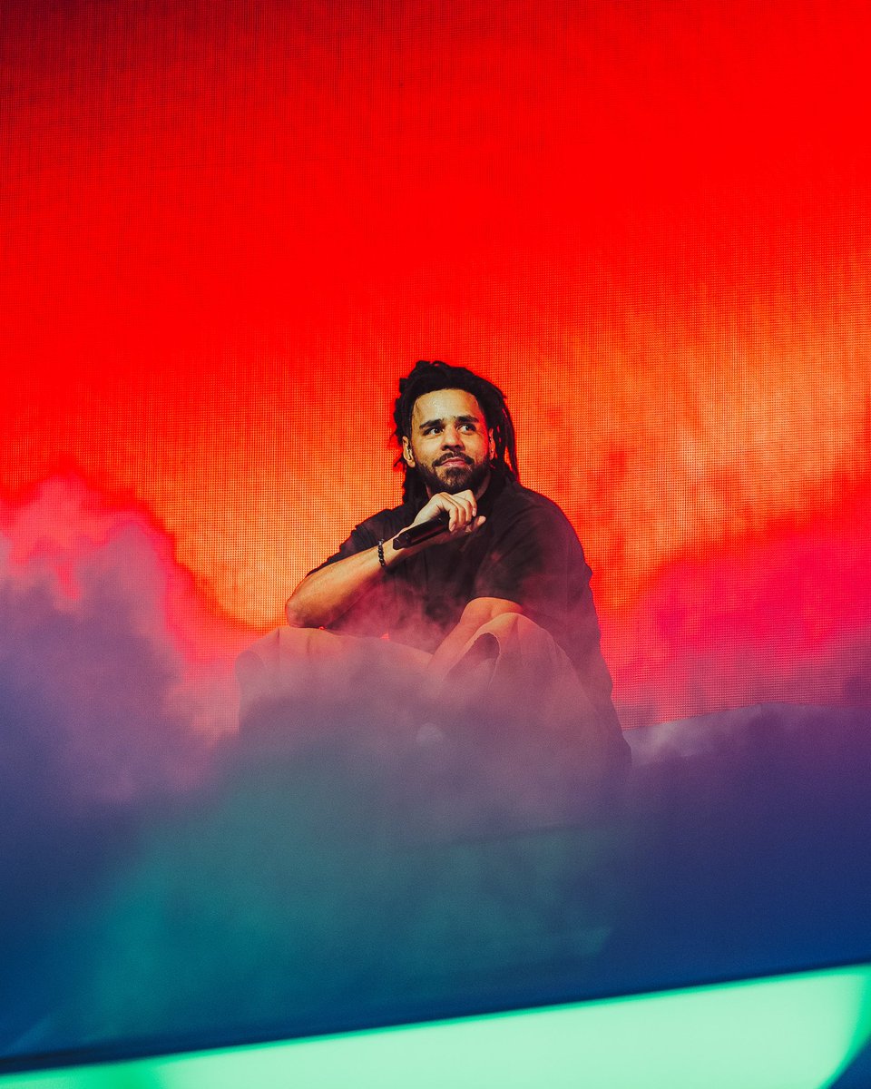 Dreamville's tweet photo. FHD Anniversary was EPIC🔥🔥🔥🔥 🏡🥶🌎 @JColeNC #Dreamville #ColeWorld https://t.co/loCq3fE7lV