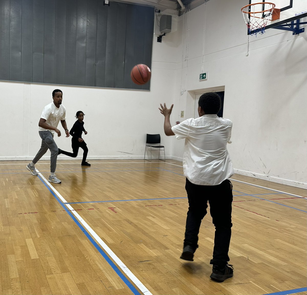 HaringeyLP's tweet photo. Our after-school basketball club is thriving! 🏀 This week we welcomed some talented new students who showed great potential and skills. Fantastic to see them listening closely to coaching from Mr. Hussein &amp; Mr. Barnes. Exciting times ahead! @capementors @MentorHus #ThisIsAP https://t.co/8l4AYlVXpP