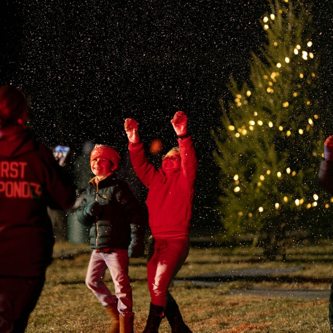 teslascience's tweet photo. Thank you for making our Holiday Lighting magical!

We loved kicking off the season with our community at Wardenclyffe. Special thanks to Alina Wilczynski for capturing the joy!

Here’s to a season of light, just as Tesla imagined.

#HolidayLights #TeslaScienceCenter #Wardenclyffe
