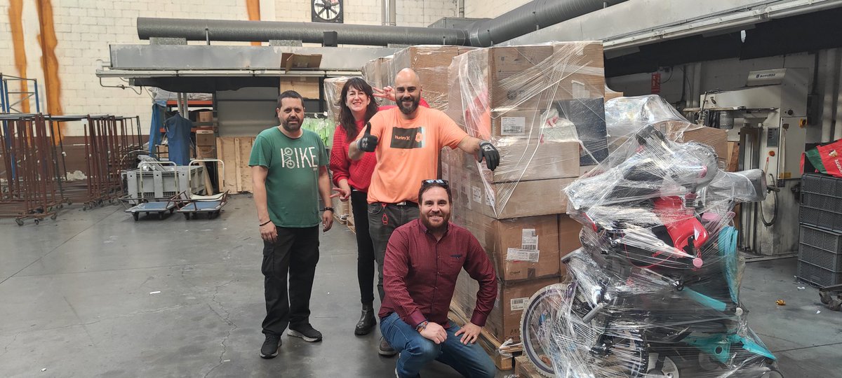 SecretGalicia's tweet image. Que maravilla poder aportar un pequeño grano de arena a este proyecto llamado #valencianoteolvido que se va a llevar a cabo en #Alfafar este fin de semana y recaudó regalos en toda Galicia este mes. Muchas gracias en especial a la gente de #Ferrol que ha traído a La Consignataria