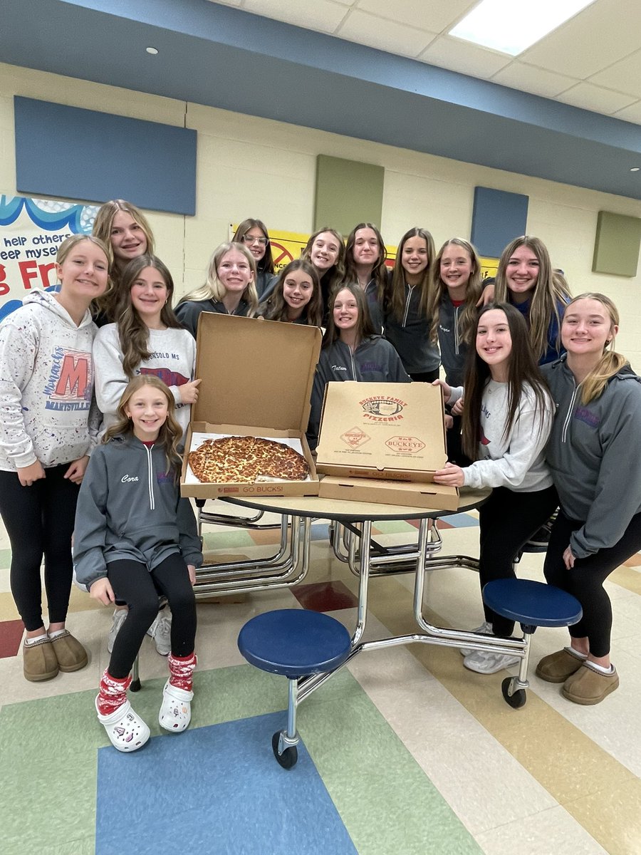 A huge THANK YOU to @buckeyefamilypizzeria for donating pizzas to our BMS Basketball Cheerleaders for their team dinner tonight ❤️💙🦁 #ptbm