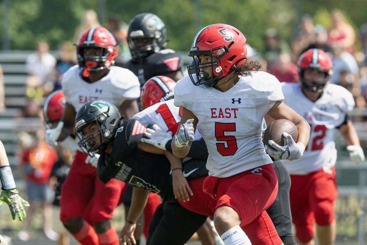 A big shoutout to Scarlet senior Qwaden Clearwater on being selected for the 2025 Iowa Shrine Bowl! The @DsmEast running back will play for the South squad in the all-star game, which features the best senior football players from across the state.