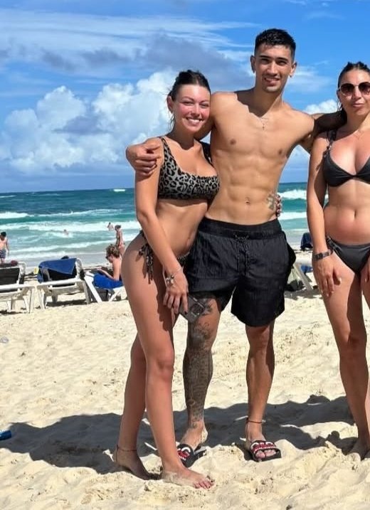 un poco cambiada la madison kakakaj se puso un poco blanca