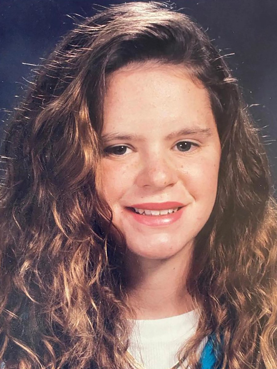 #RexHeuermann | #GilgoBeach 

A hair linked to the wife or daughter of Rex Heuermann was found near the left wrist of #ValerieMack, according to court documents. Investigators believe the killer cut off "Mack's lower right leg at mid-calf to inhibit and/or delay the