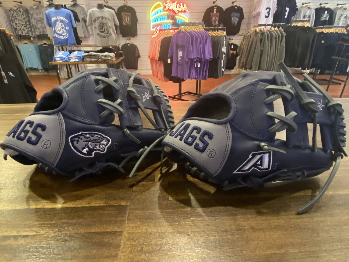 AUG_Baseball's tweet image. S/O to @arenagraffiti for the custom gloves! Opening day in 45 days!