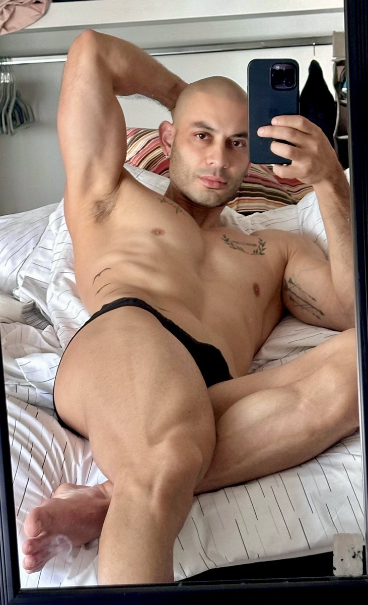 17JLA's tweet photo. Come back to bed 😈 
https://t.co/QvhC6X5cFW https://t.co/t5rRZOUCmG