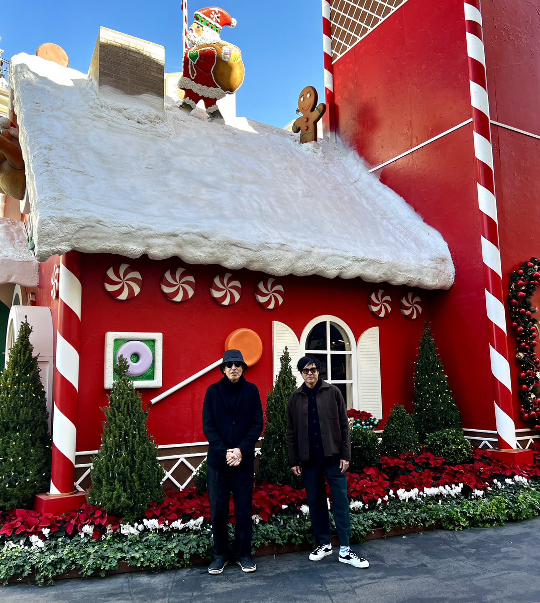 Merry Christmas &amp; Happy Holidays from Sparks! 🎄✨

Look out for a little festive present coming your way tomorrow…! 🎁 🎶