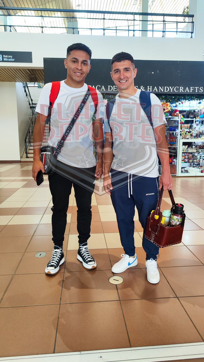 Álex Cáceres y Héctor Bobadilla viajaron hoy rumbo a Paraguay confirmando que retornarán a Cochabamba los primeros días de Enero para continuar en el equipo aviador.